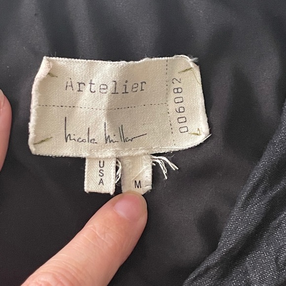 Nicole Miller COTTON METAL FABRIC FIGURE-FLATTERING TOP FEATURES V-NECK Medium - Picture 4 of 7